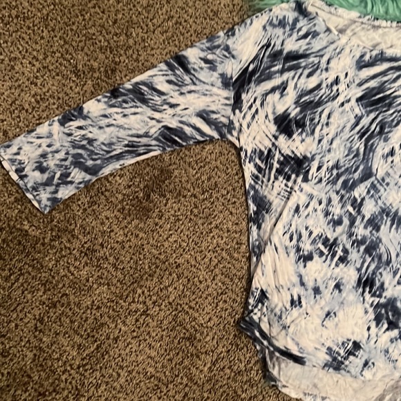 I am selling a mid sleeved tee-shirt from A.N.A, size medium. 100% Rayon. - Picture 3 of 4